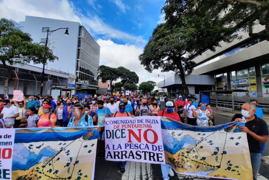 March of the artisanal fishing sector in San José, against the re-enactment of bottom trawling.